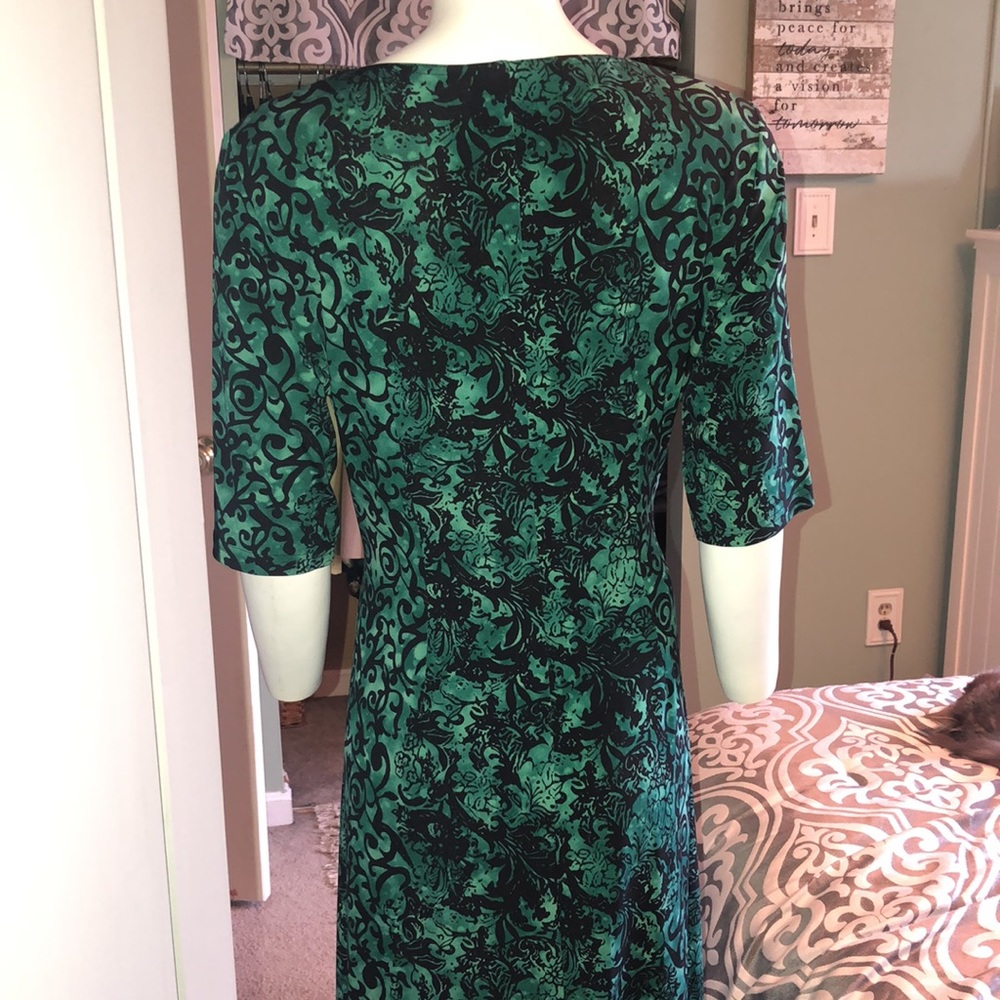 Connected Apparel Size 12 Green and Black V neck - Picture 2 of 3